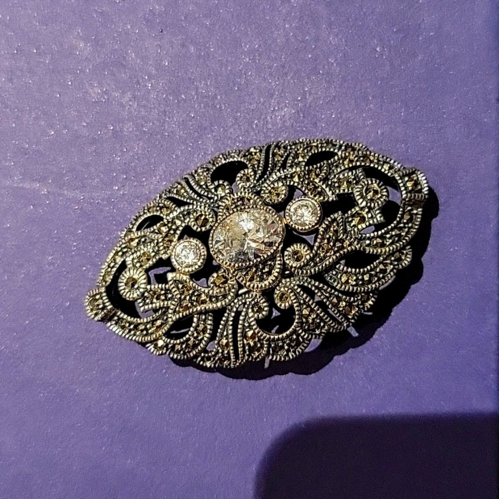 Brooch Antique look